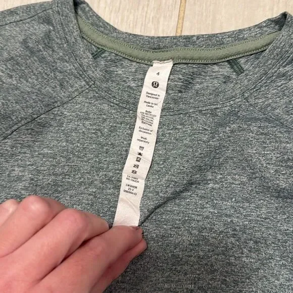 Green lululemon lightweight long sleeve 4 - Picture 2 of 5